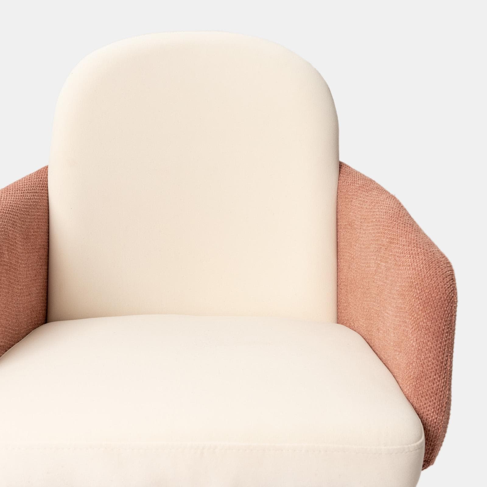 Set 2 poltrone in velluto beige con braccioli e schienale in tessuto rosa antico e gambe in metallo nero - Shayla
