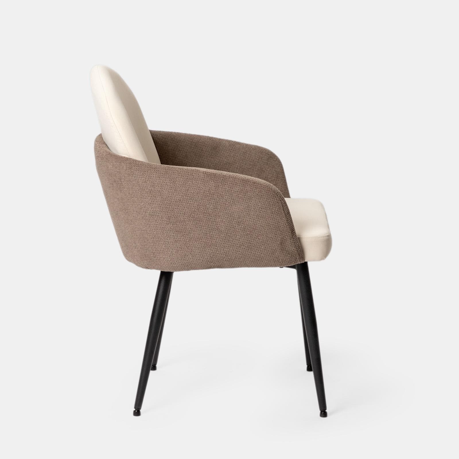 Set 2 poltrone in velluto beige con braccioli e schienale in tessuto tortora e gambe in metallo nero - Shayla