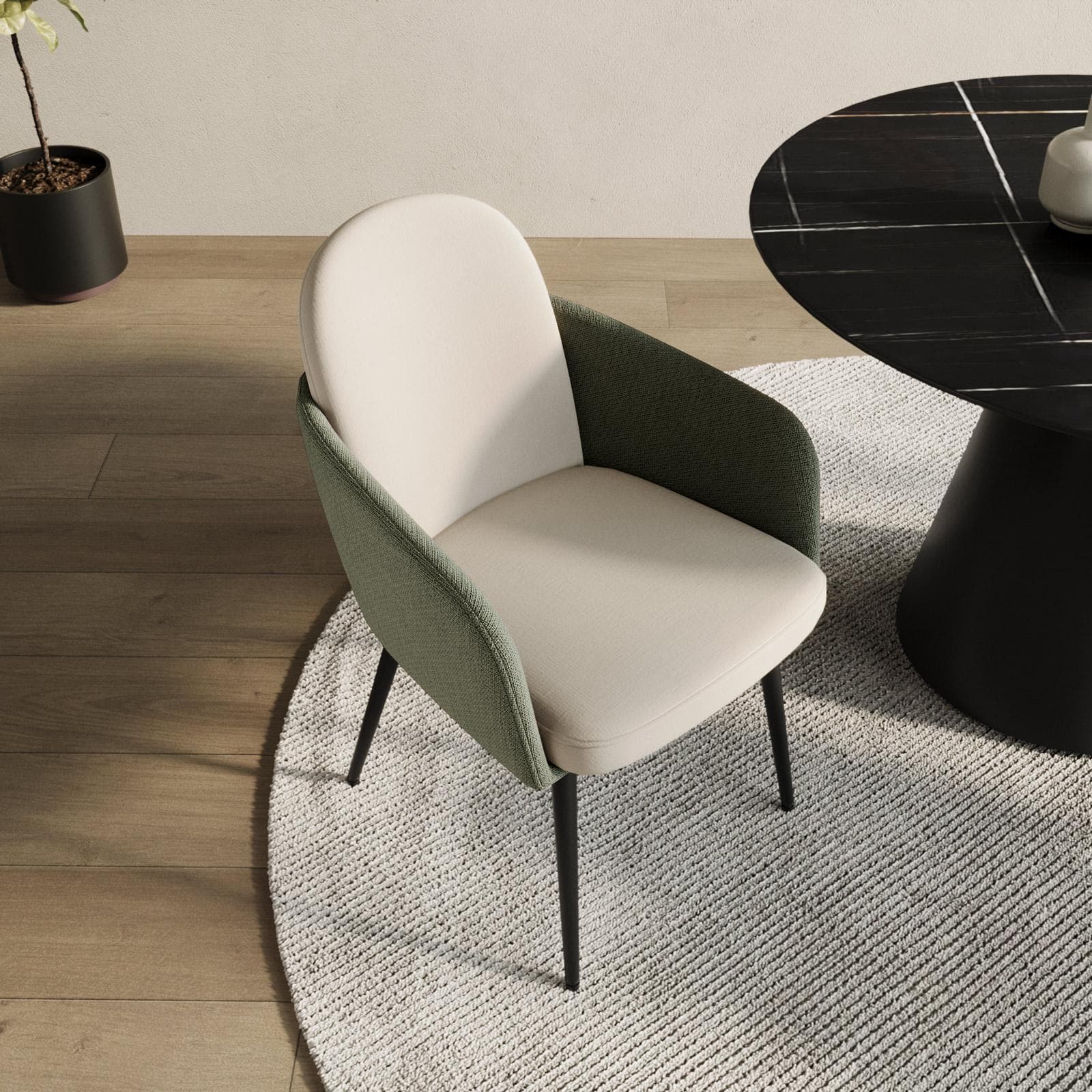 Set 2 poltrone in velluto beige con braccioli e schienale in tessuto verde e gambe in metallo nero - Shayla