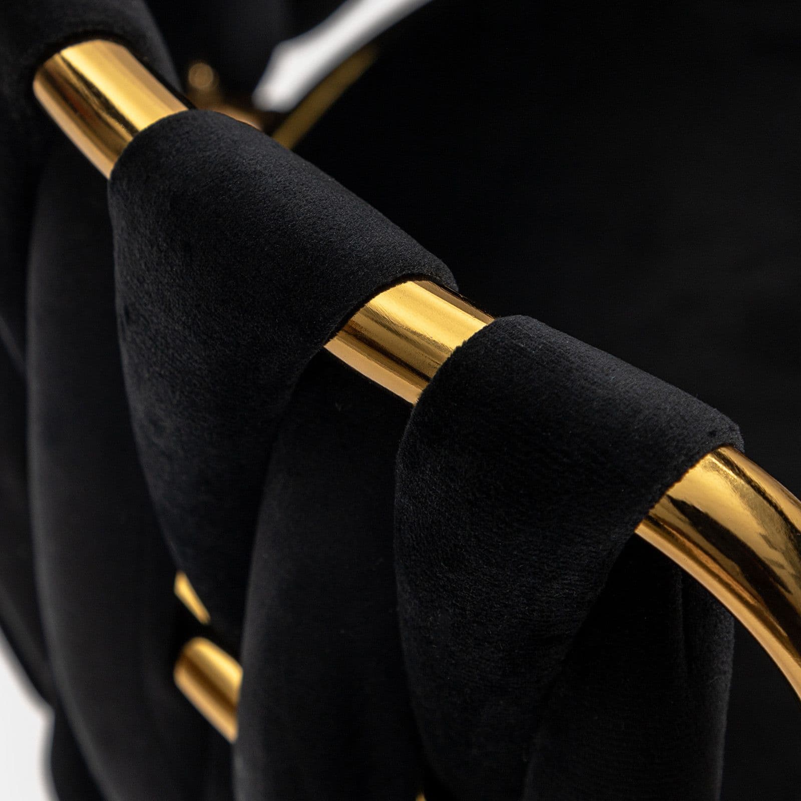 Set 2 poltrone in velluto nero con schienale intrecciato e gambe oro - Claranella