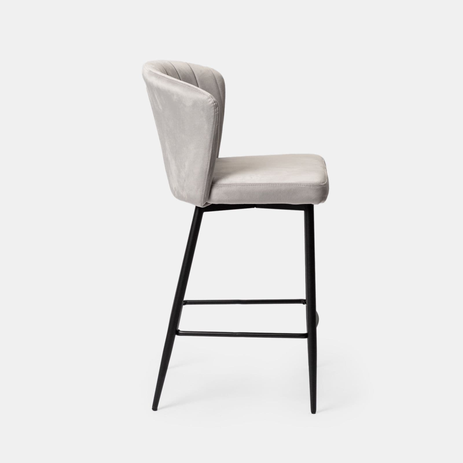 Set 2 sgabelli in velluto grigio chiaro con schienale a conchiglia e gambe in metallo nero - Halima