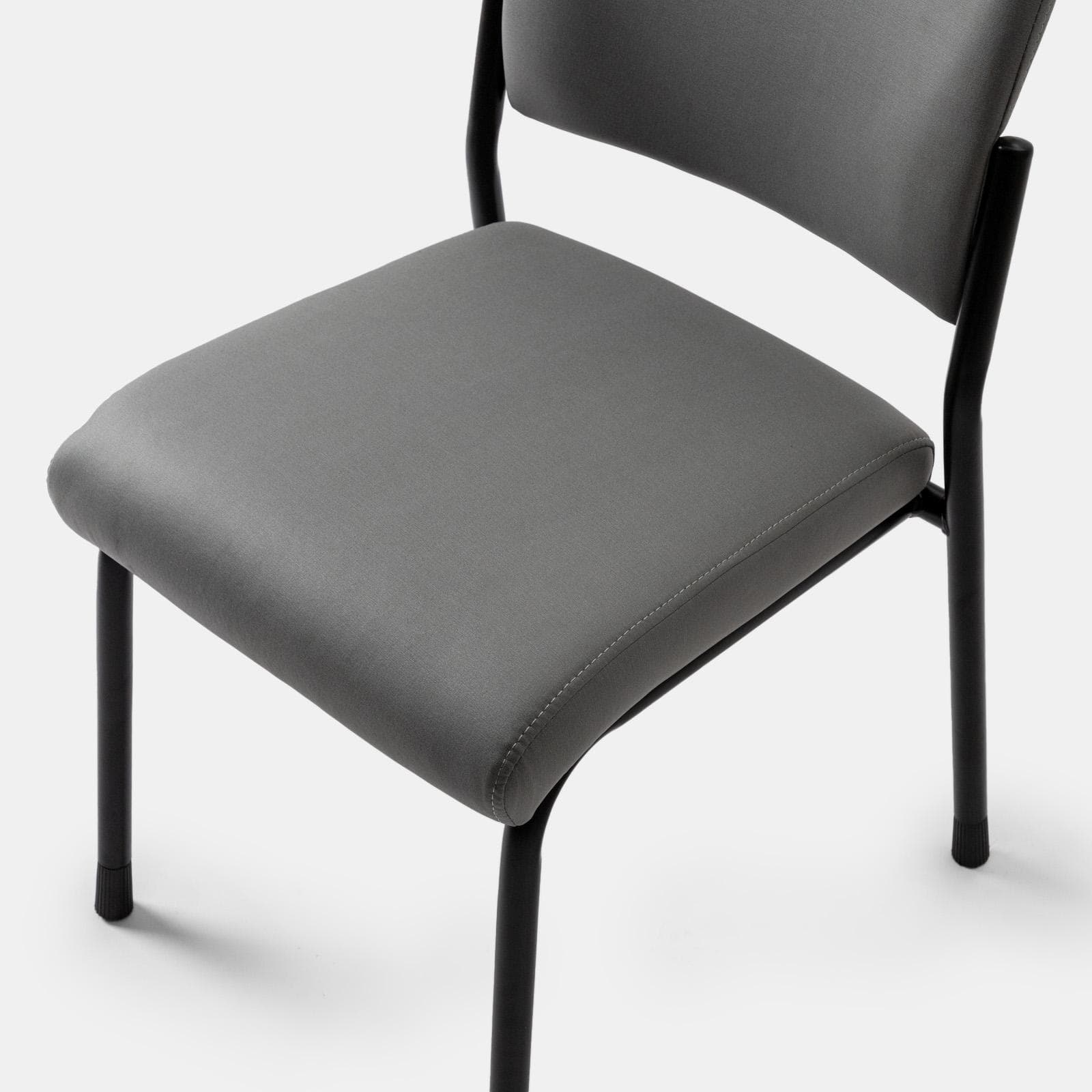 Set 4 sedie da ufficio imbottite in tessuto grigio e gambe in metallo nero - Gomez