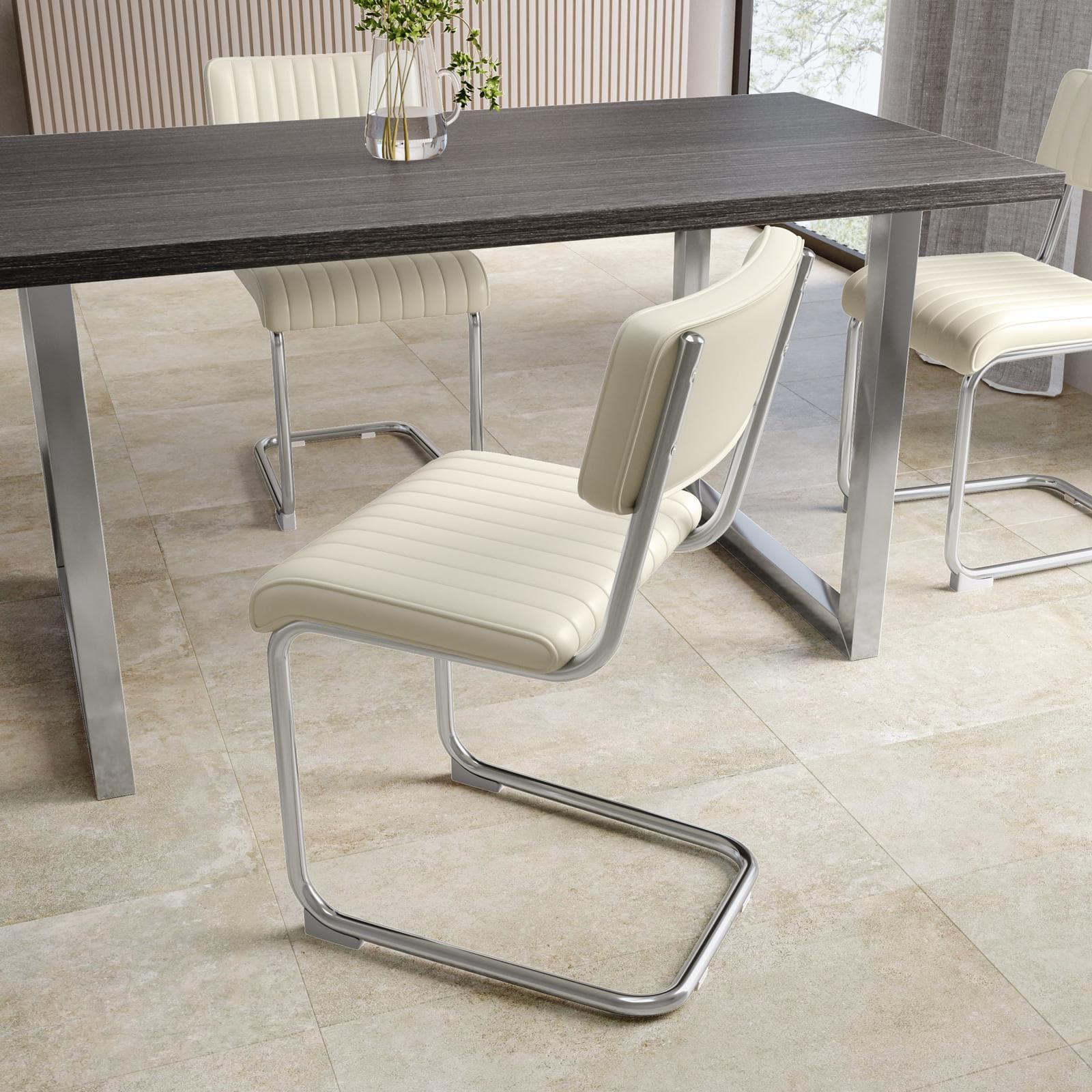 Set 4 sedie in similpelle crema con struttura in metallo cromo - Bridget