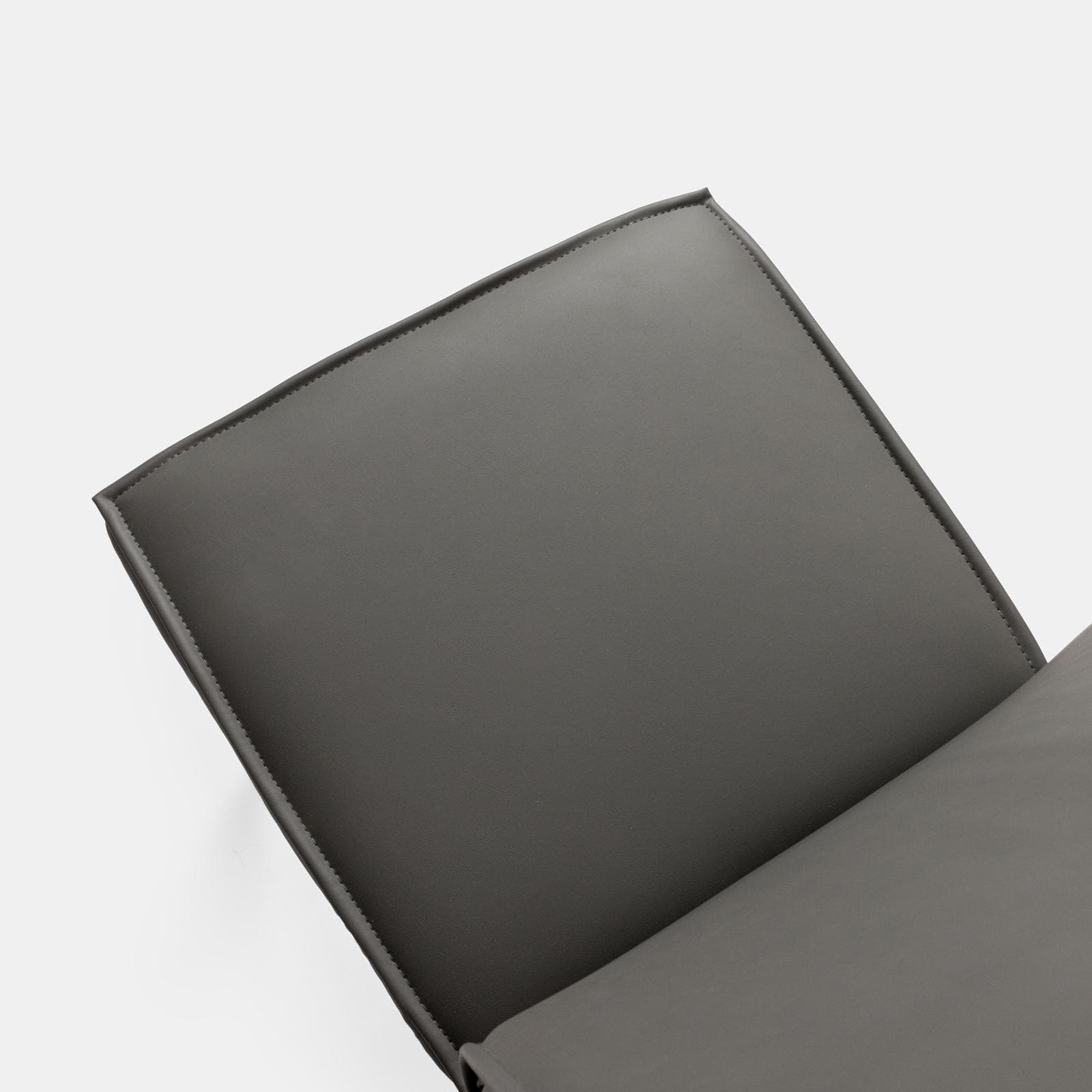 Set 4 sedie in similpelle grigio scuro con gambe in metallo nero - Iolanda