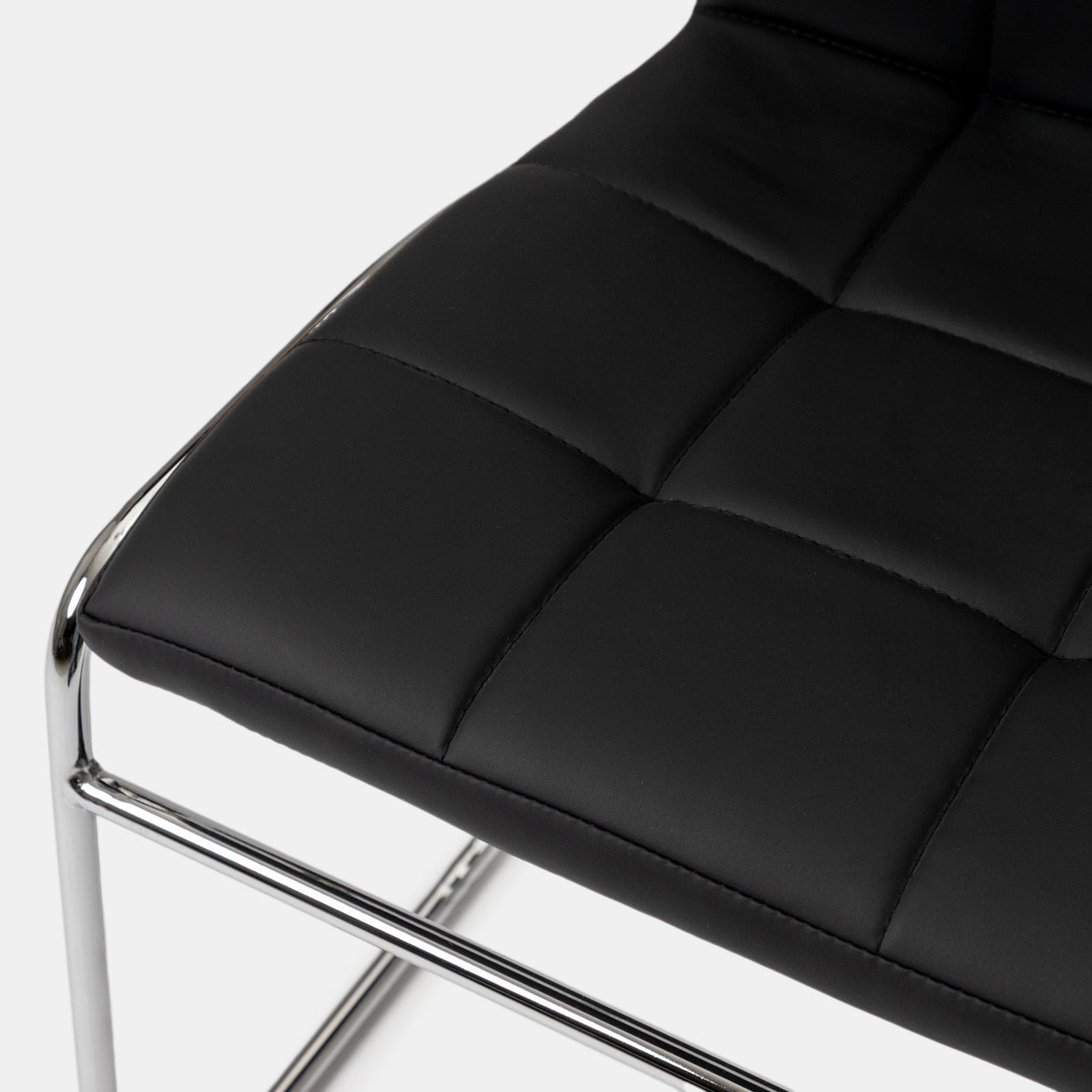 Set 4 sedie in similpelle nera con gambe a slitta cromo - Dilez