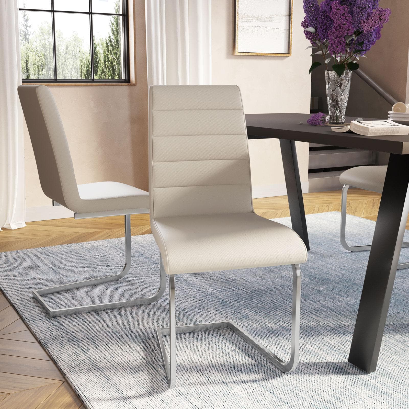 Set 4 sedie in similpelle beige con gambe in metallo cromo - Layne