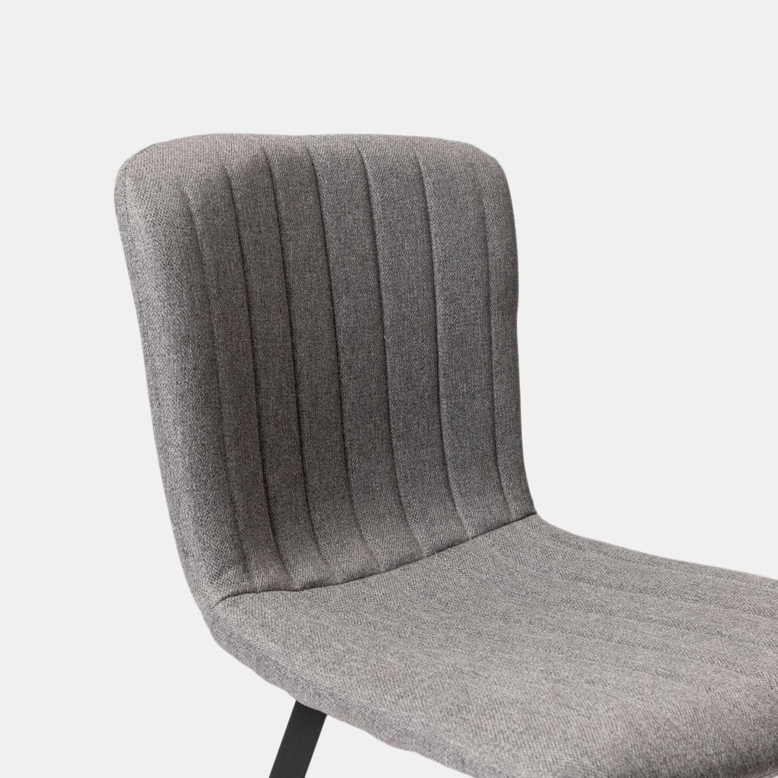 Set 4 sedie in tessuto grigio chiaro con gambe in metallo nero - Mick