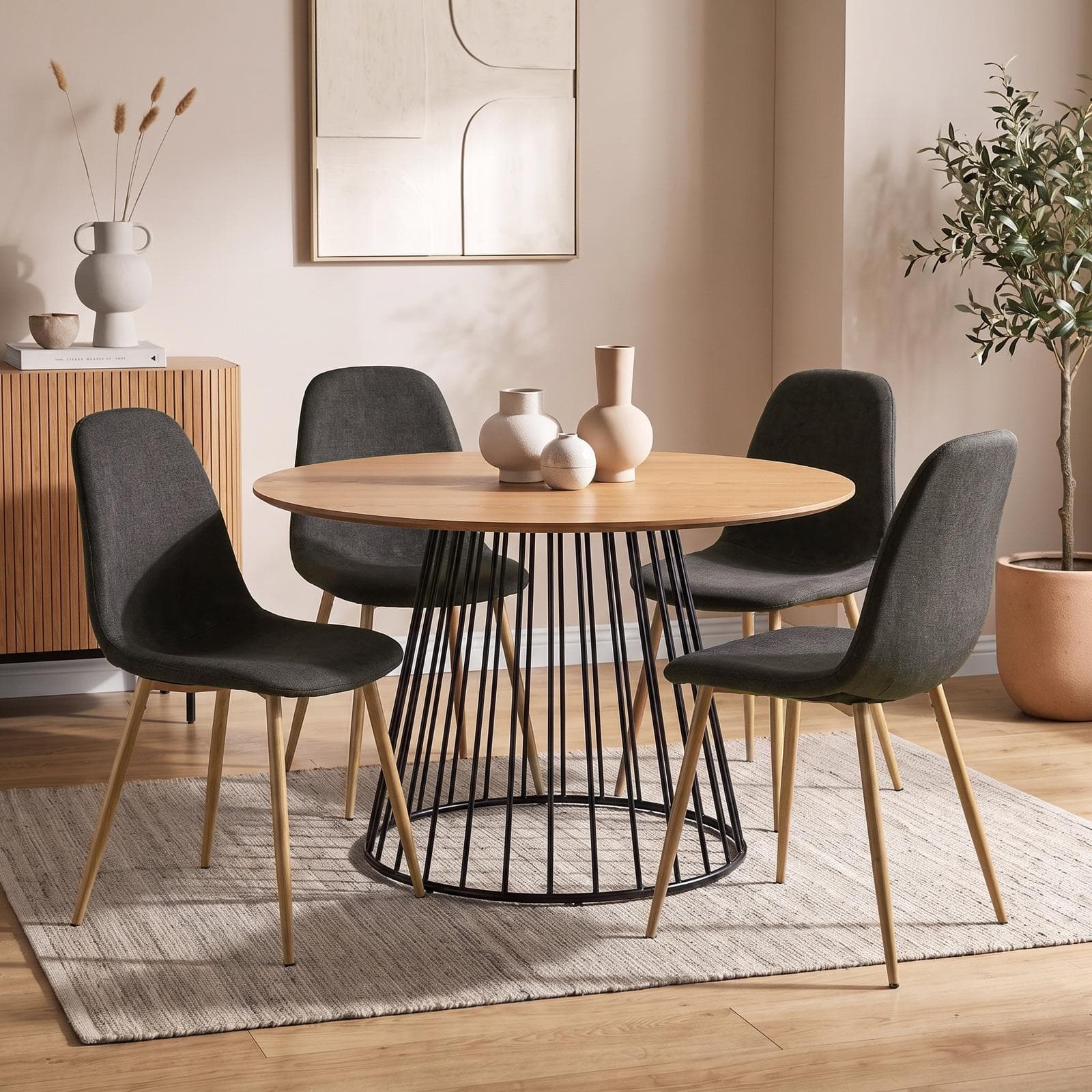 Set 4 sedie in tessuto nero con gambe effetto legno - Finesse