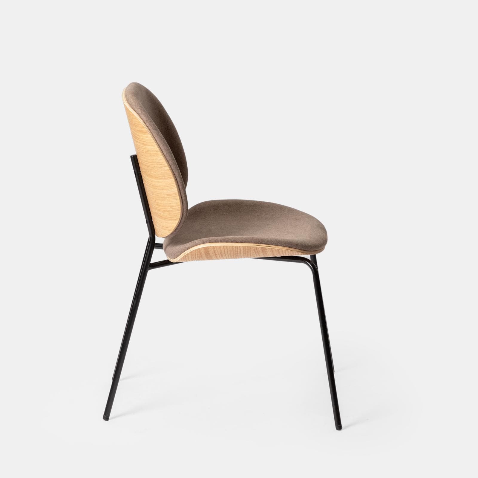 Set 4 sedie in plywood e tessuto tortora con gambe in metallo nero - Dream