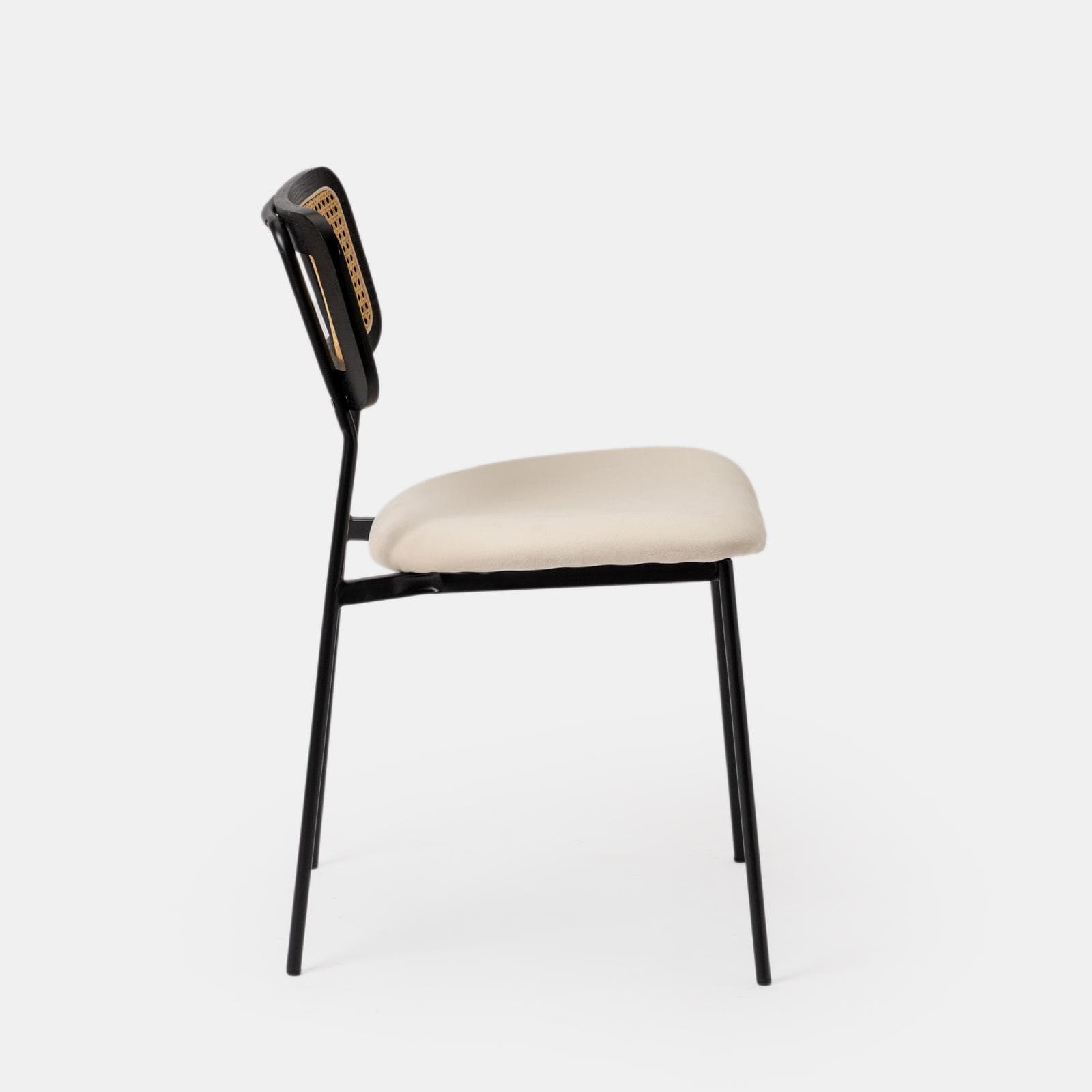 Set 4 sedie in velluto beige con schienale in rattan e gambe in metallo nero - Amira
