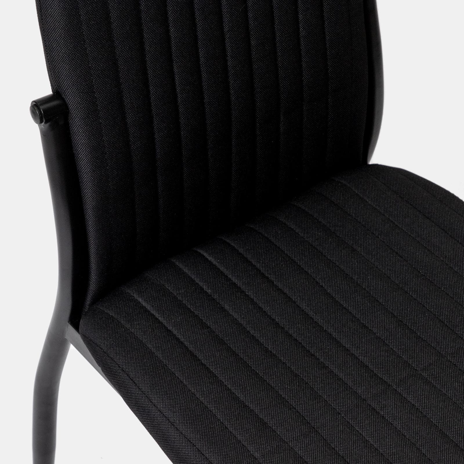 Set 6 sedie in tessuto nero con gambe in metallo nero - Berget
