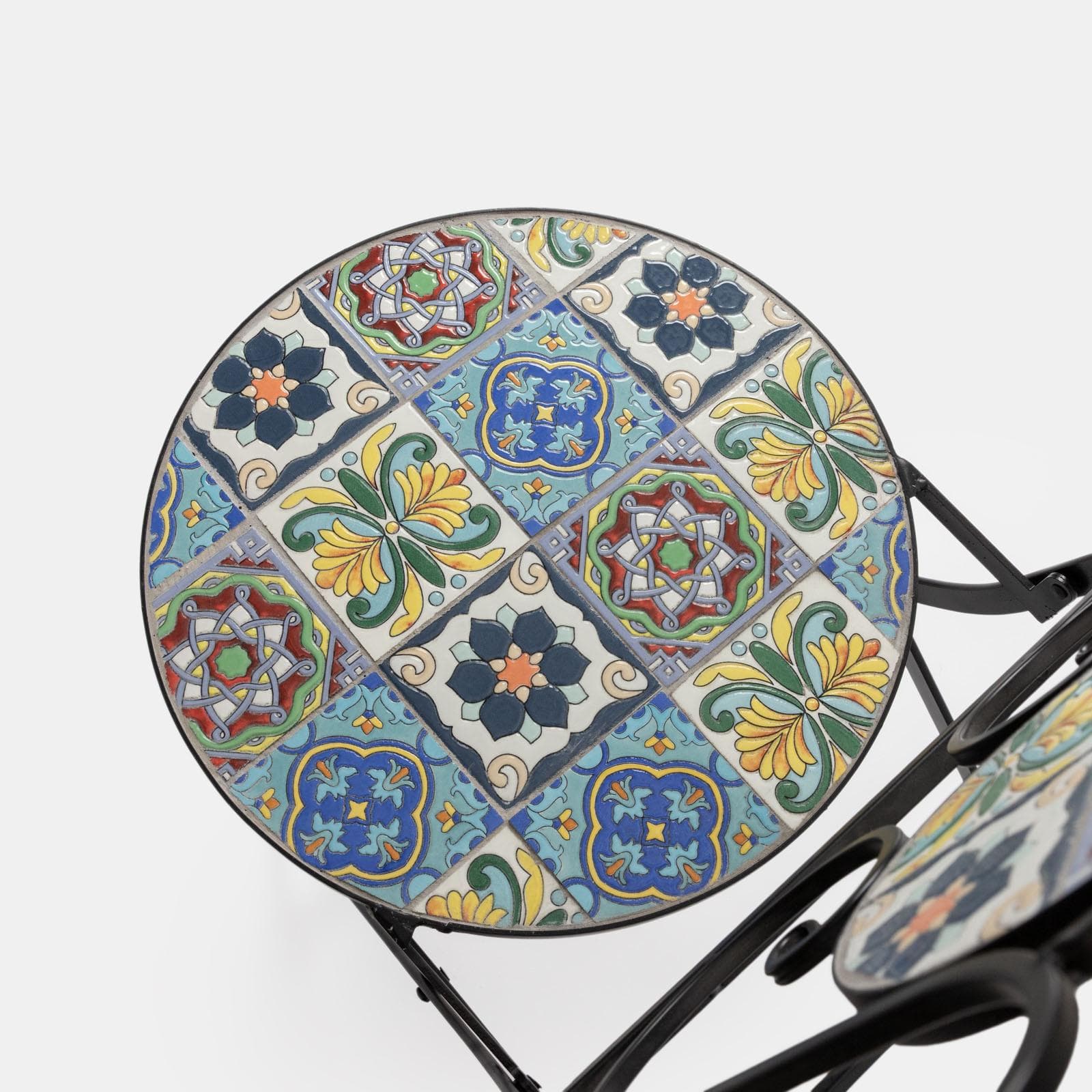 Set bistrot con 2 sedie e tavolo rotondo 60 cm decorazione maiolica toni freddi - Otranto