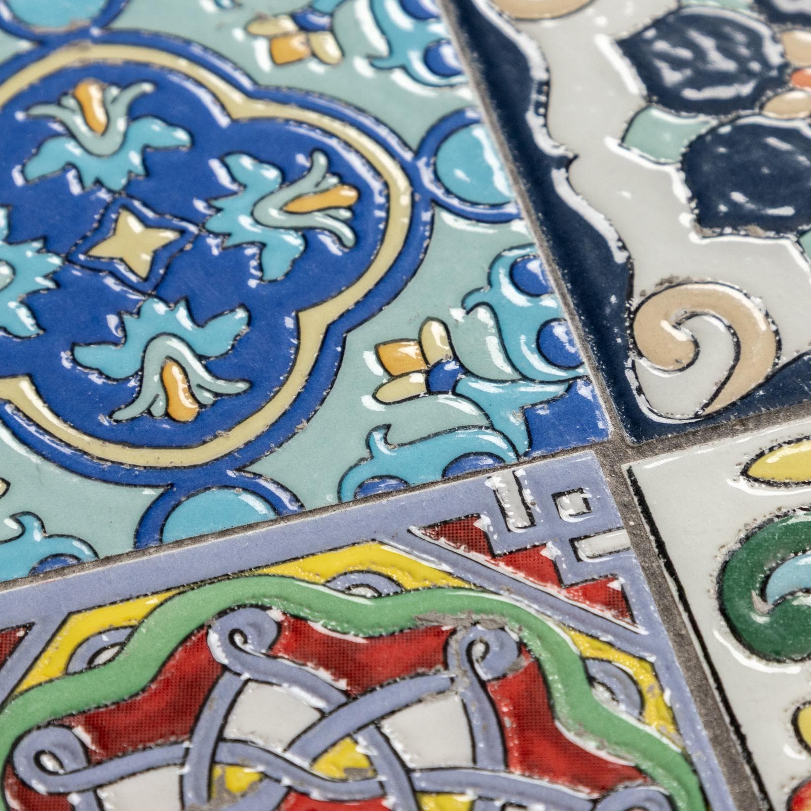 Set bistrot con 2 sedie e tavolo rotondo 60 cm decorazione maiolica toni freddi - Otranto