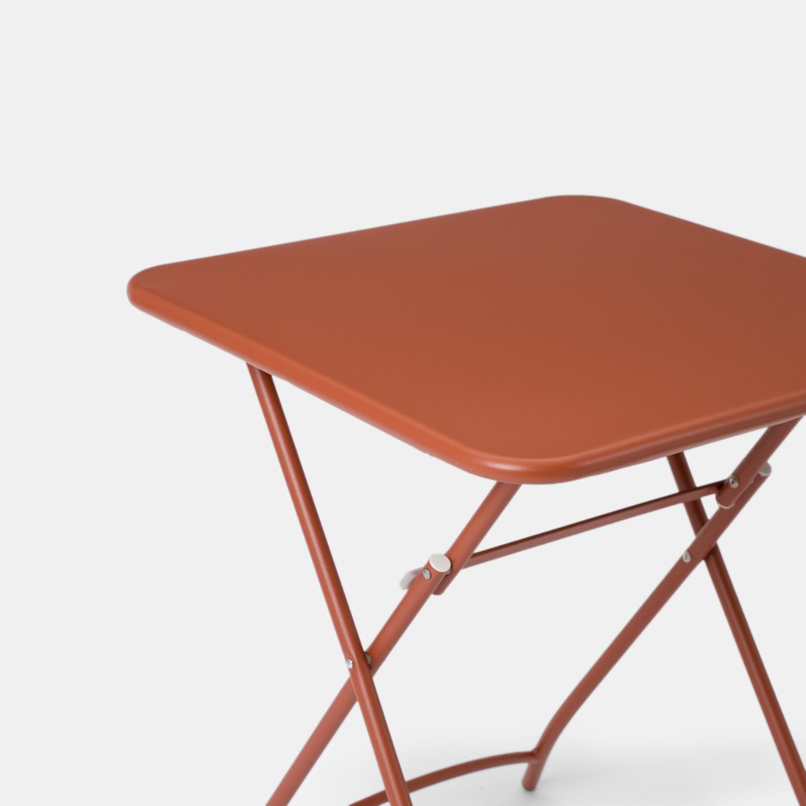 Set bistrot con tavolo pieghevole 60x60 cm e 2 sedie con braccioli in acciaio terracotta - Faber
