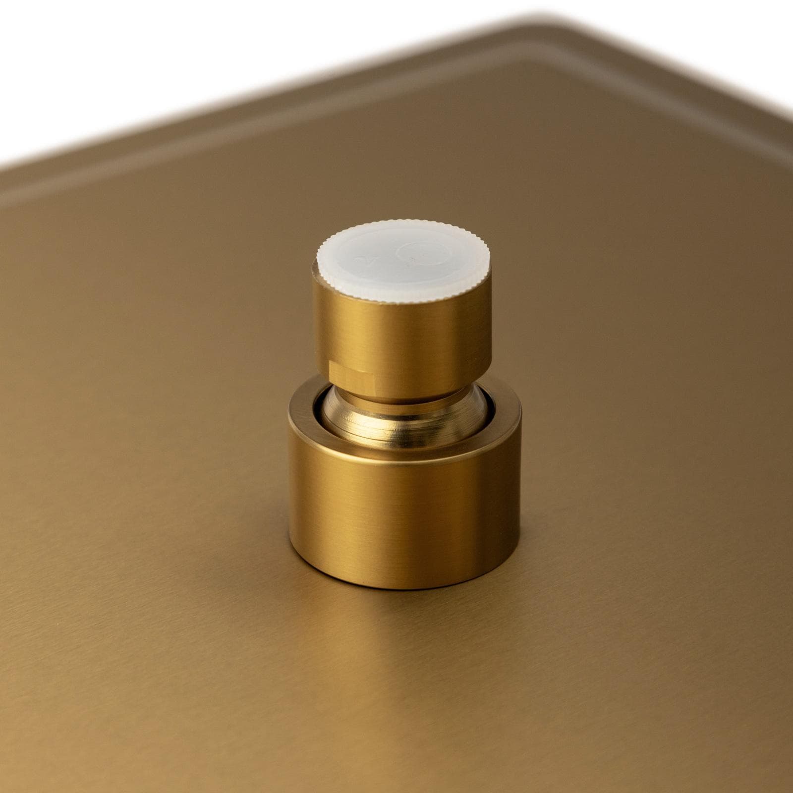 Set incasso doccia con deviatore con braccio doccia 40 cm e soffione 30x30 cm oro spazzolato – Kyria