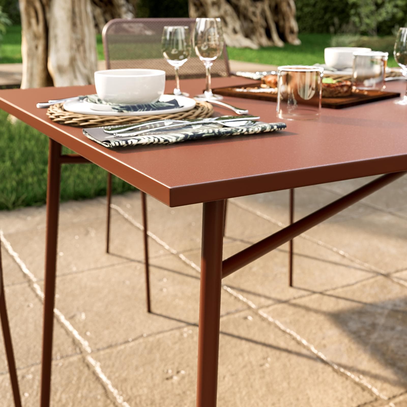 Set pranzo con tavolo 150x80 cm e 4 sedie con braccioli in acciaio terracotta - Faber