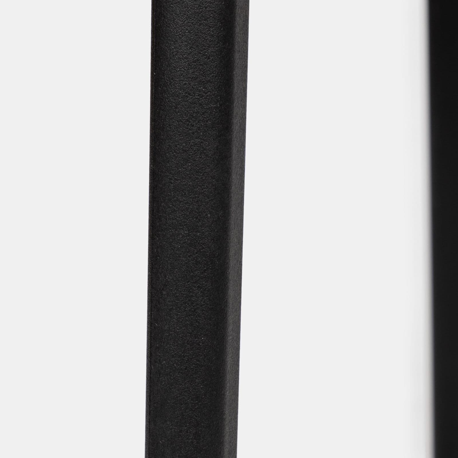 Set pranzo con tavolo rotondo 80 cm e 4 sedie impilabili in polipropilene nero - Tulipano