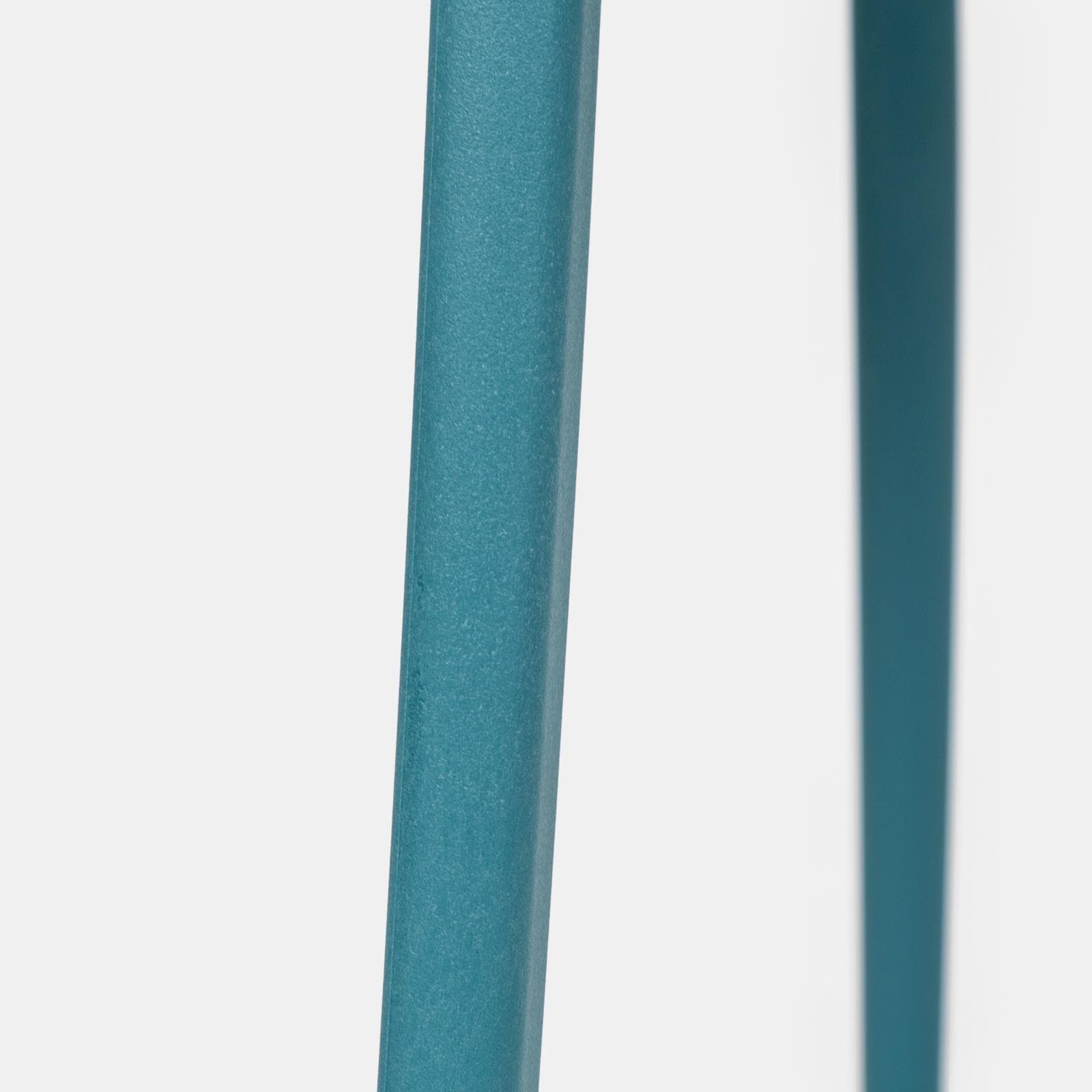 Set pranzo tavolo rotondo 100 cm e 4 sedie impilabili in polipropilene blu maldive - Tulipano