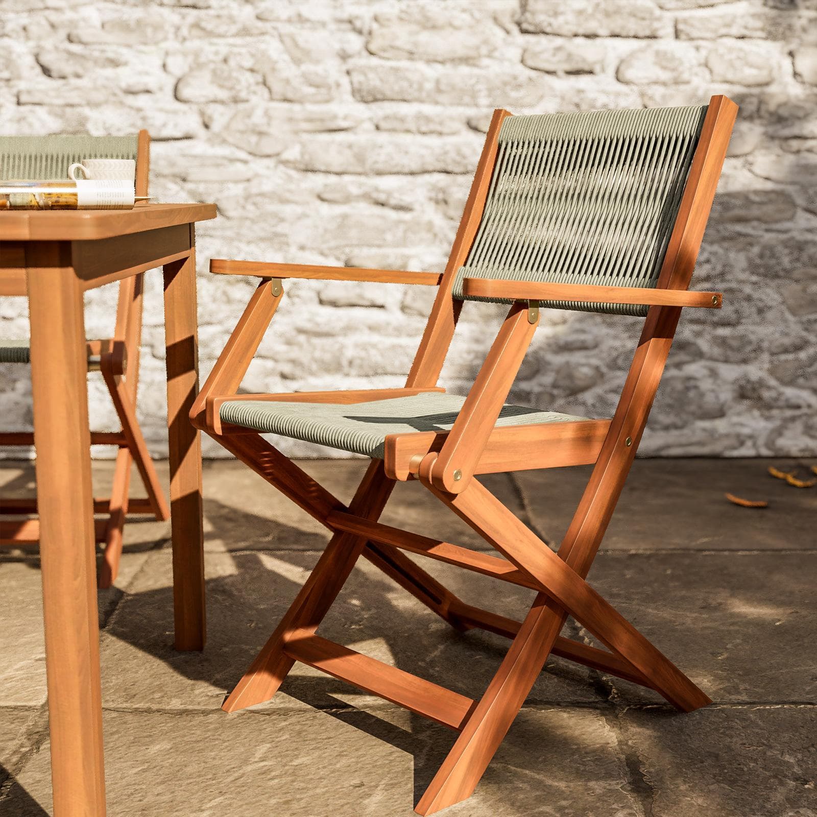 Set pranzo tavolo 80x80 cm e 4 sedie pieghevoli con braccioli in legno di acacia e corda tortora - Yadira