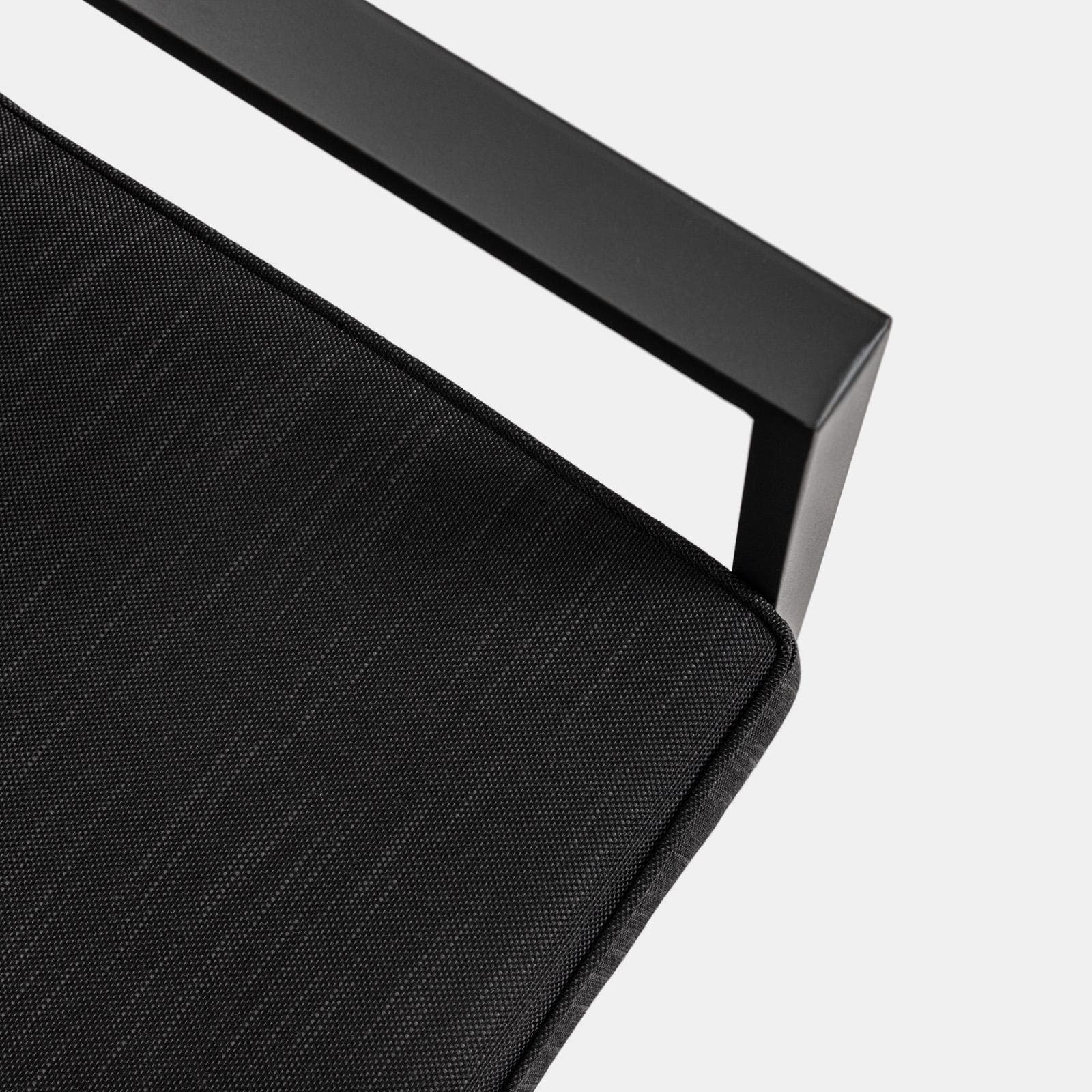 Set relax con divano due poltrone e tavolino in acciaio e cuscini nero - Evelyn