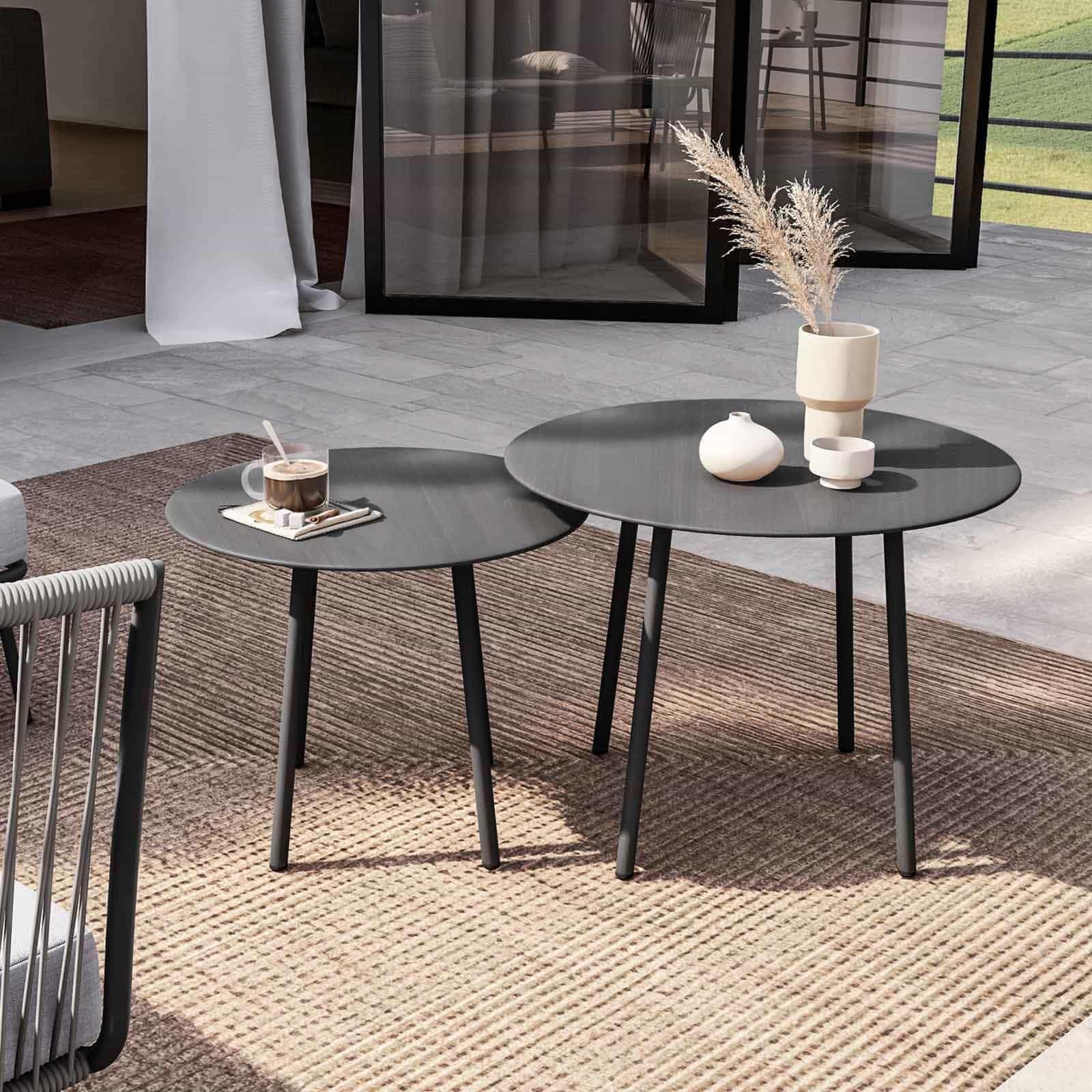 Set relax divano pouf e 2 tavolini in acciaio e polyrattan grigio - Klaus