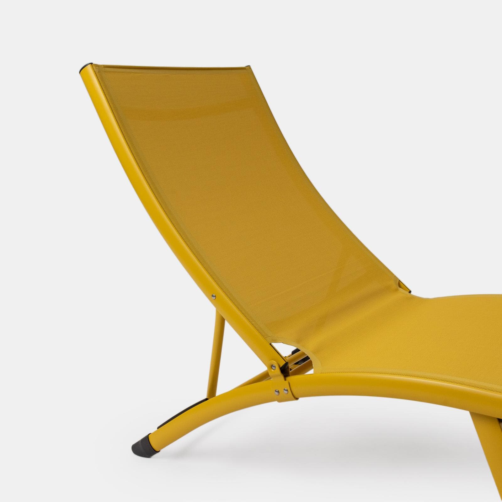 Set relax due poltrone in textilene e tavolino da caffè 44x43 cm in alluminio senape - Jonit