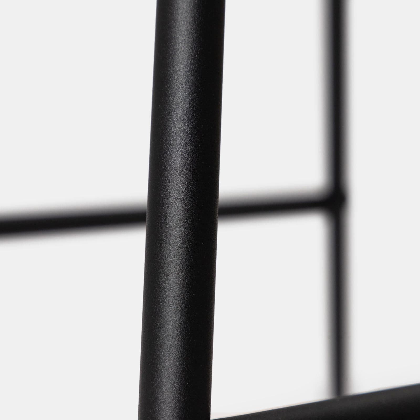 Sgabello in legno nero con gambe in metallo nero - Banzai