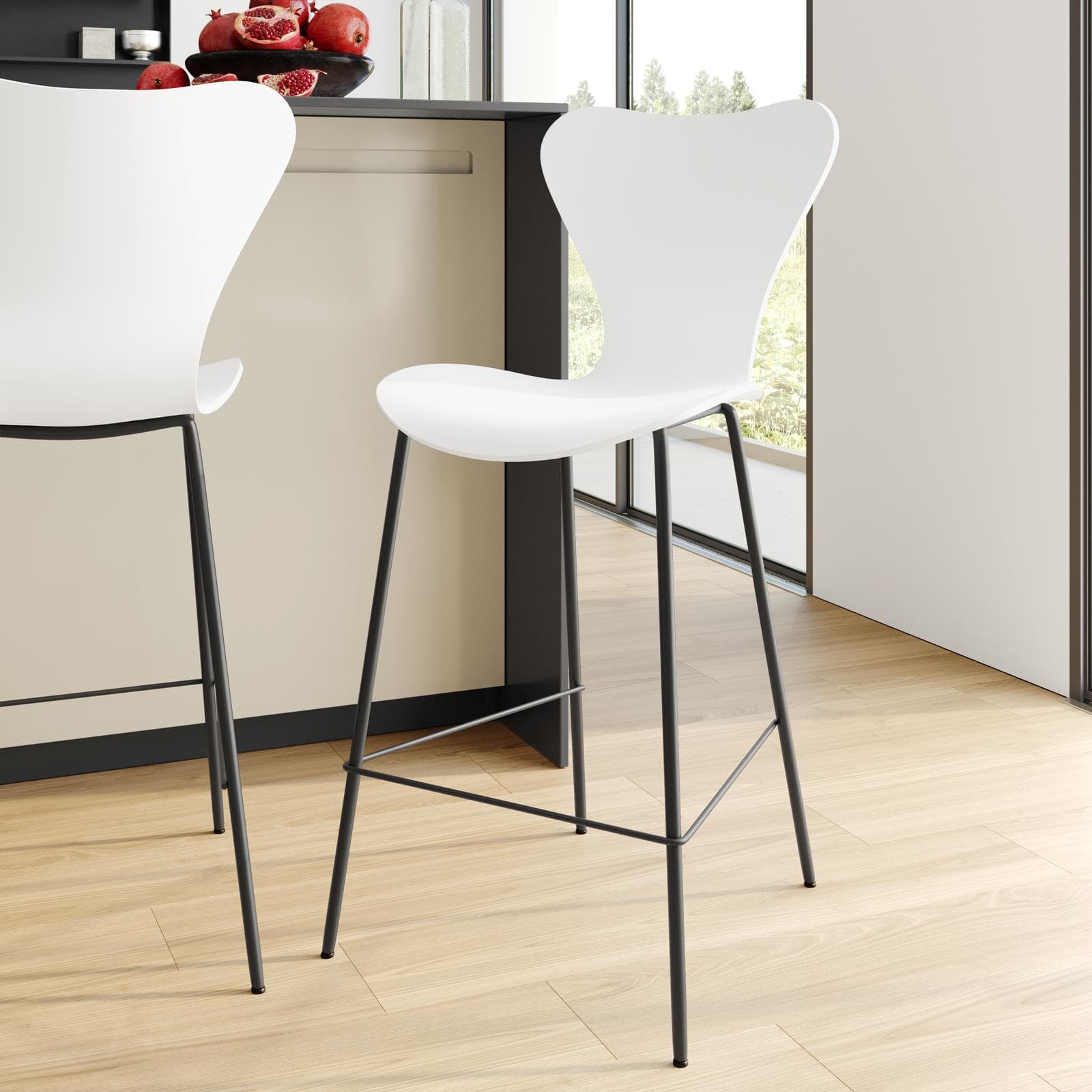Sgabello in polipropilene bianco con seduta effetto legno e gambe in metallo nero - Dolly