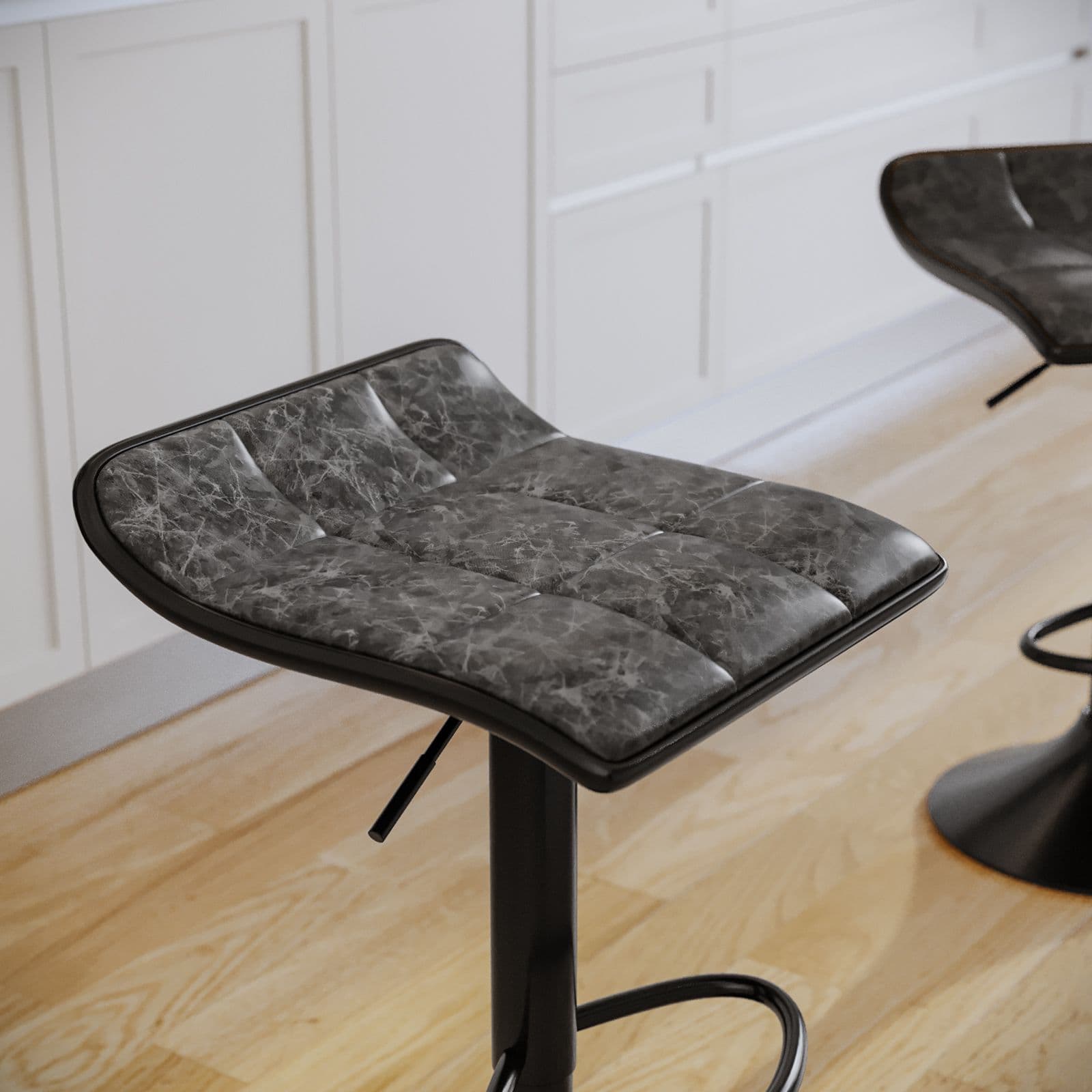 Sgabello in similpelle trapuntato grigio con base nera ed altezza regolabile - Kerm