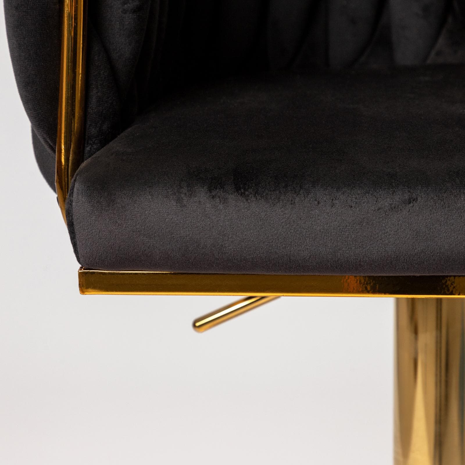 Sgabello in velluto nero intrecciato e gambe oro - Intrigue