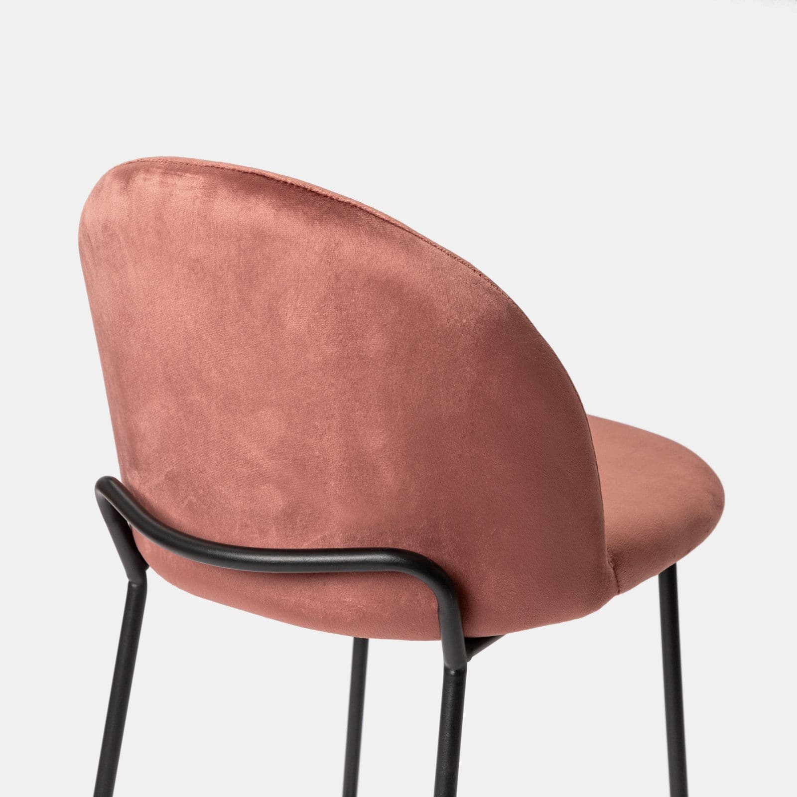 Sgabello in velluto rosa antico con gambe e poggiapiedi in metallo nero - Zilla