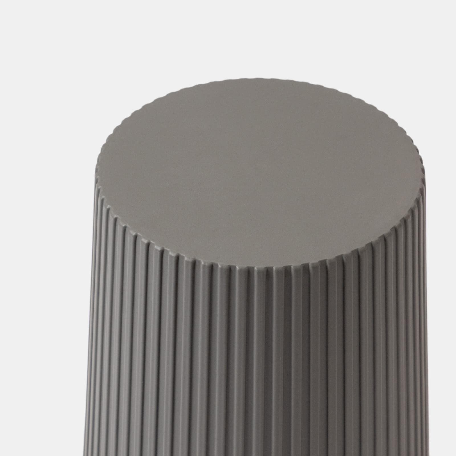 Sgabello rotondo 39 cm impilabile in polipropilene effetto cannettato grigio - Xilo