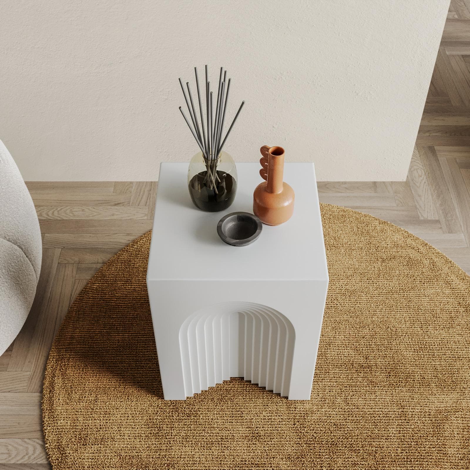 Tavolino 35x35 cm in legno bianco con struttura ad arco intagliato - Dedim
