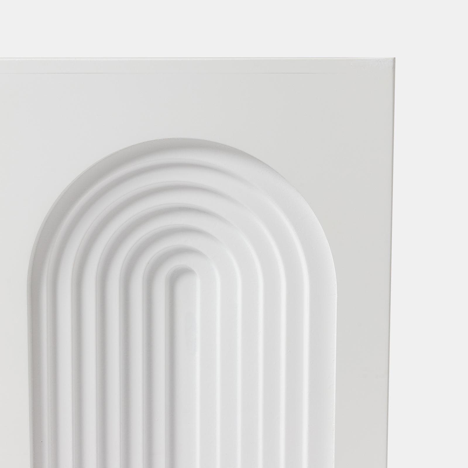 Tavolino 35x35 cm in legno bianco con struttura ad arco intagliato - Dedim
