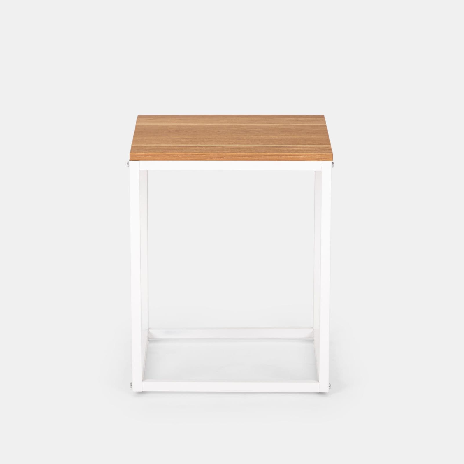 Tavolino 40x40 cm con piano effetto rovere e struttura in metallo bianco - Caio