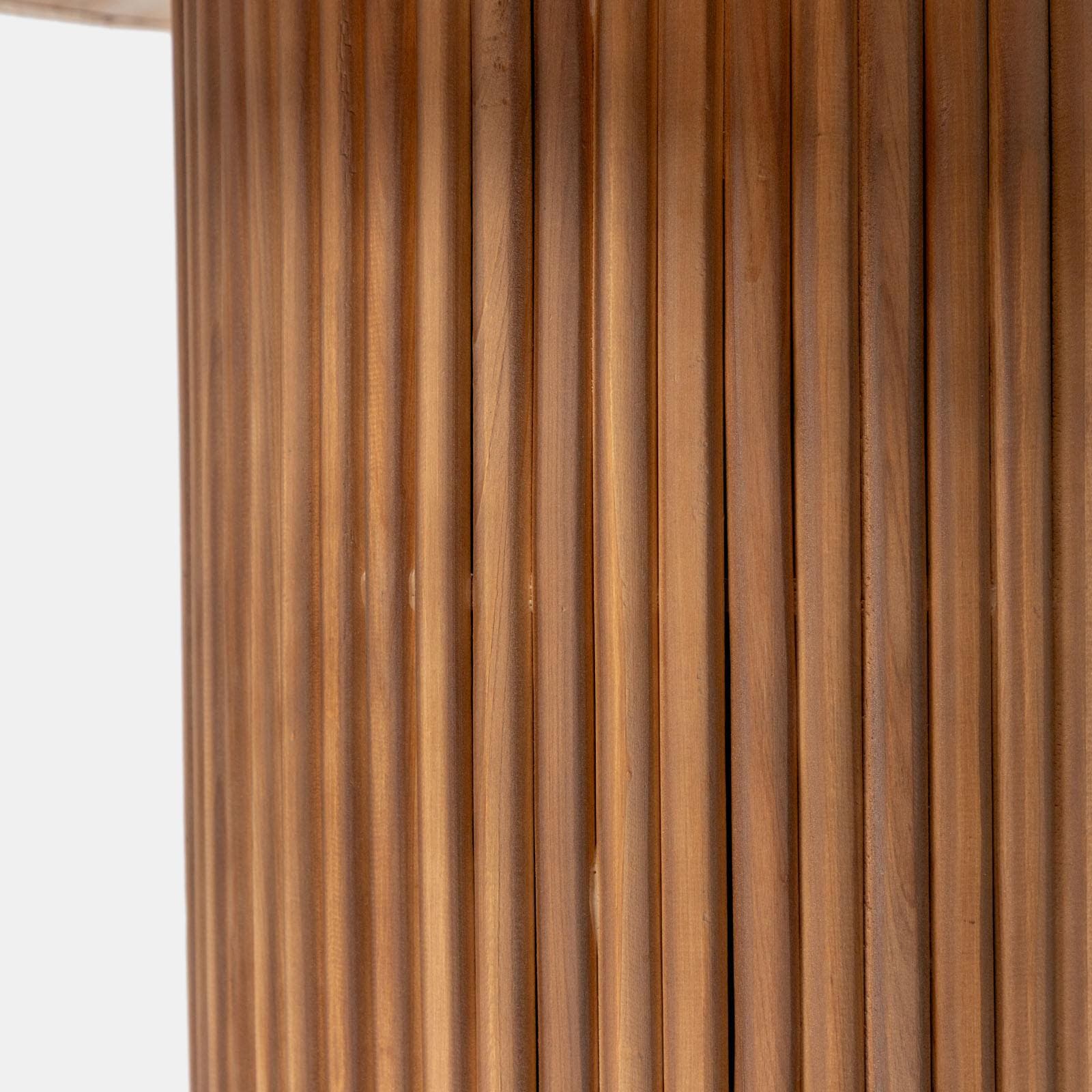Tavolino rotondo 50 cm con top in rattan e base in legno naturale cannettato - Khalid