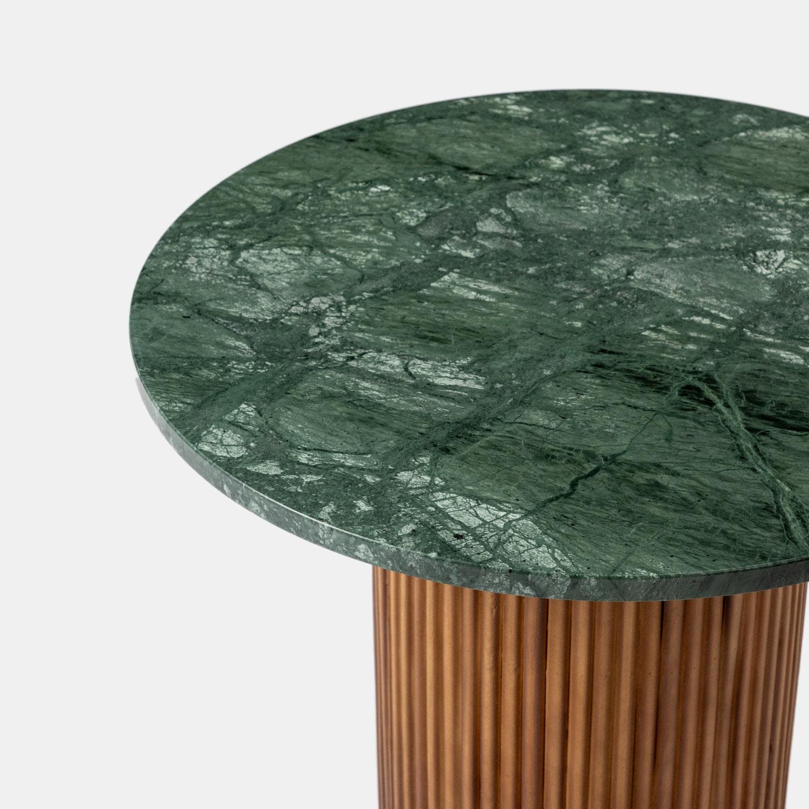 Tavolino rotondo 60 cm con top in marmo verde e base in legno naturale cannettato - Khalid