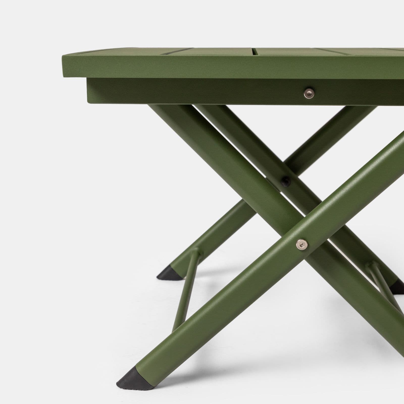 Tavolino da caffè con piano a doghe 44x43 cm in alluminio verde foresta - Jonit