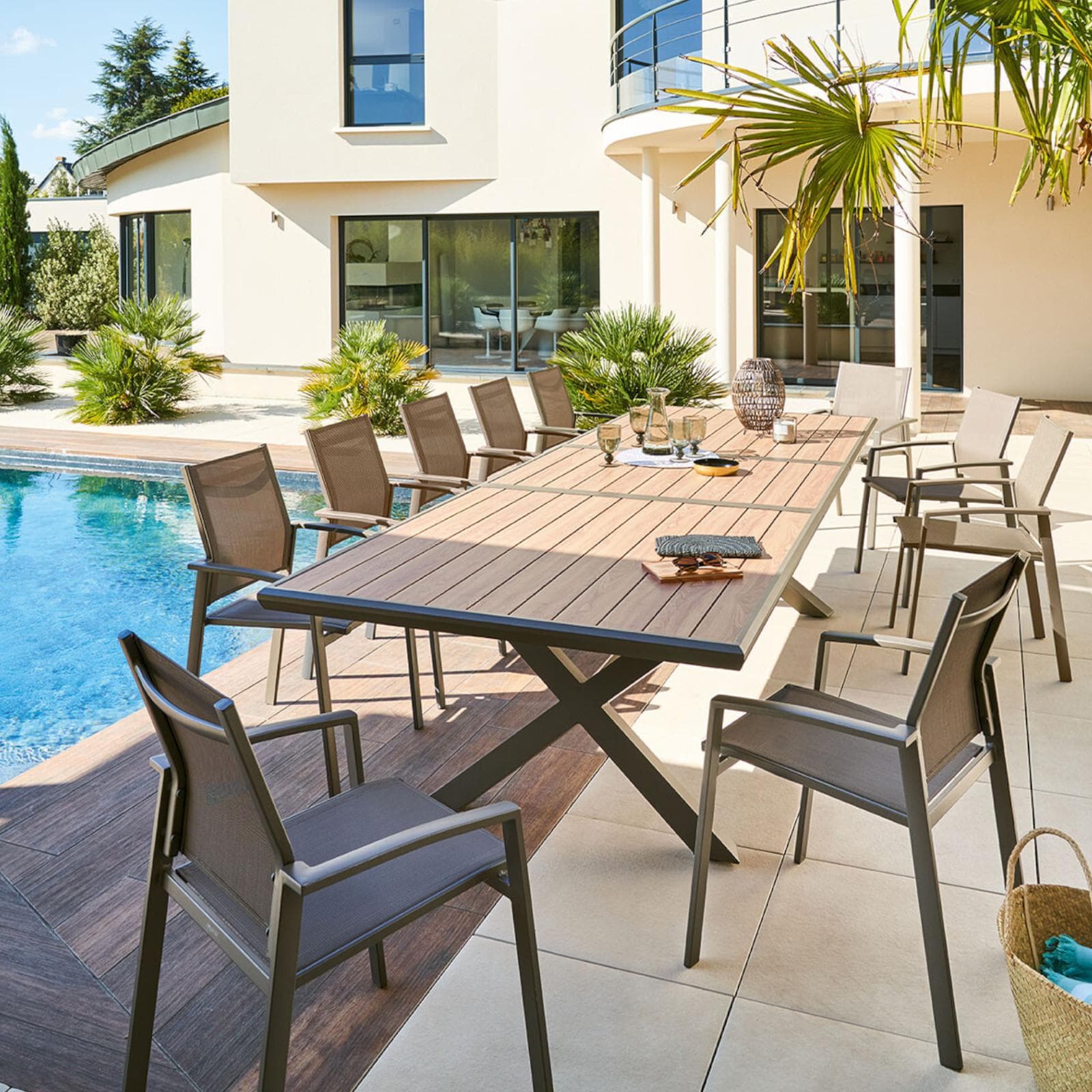 Tavolo allungabile da esterno 250/330x113 cm in alluminio miele con top a doghe effetto legno - Jalime