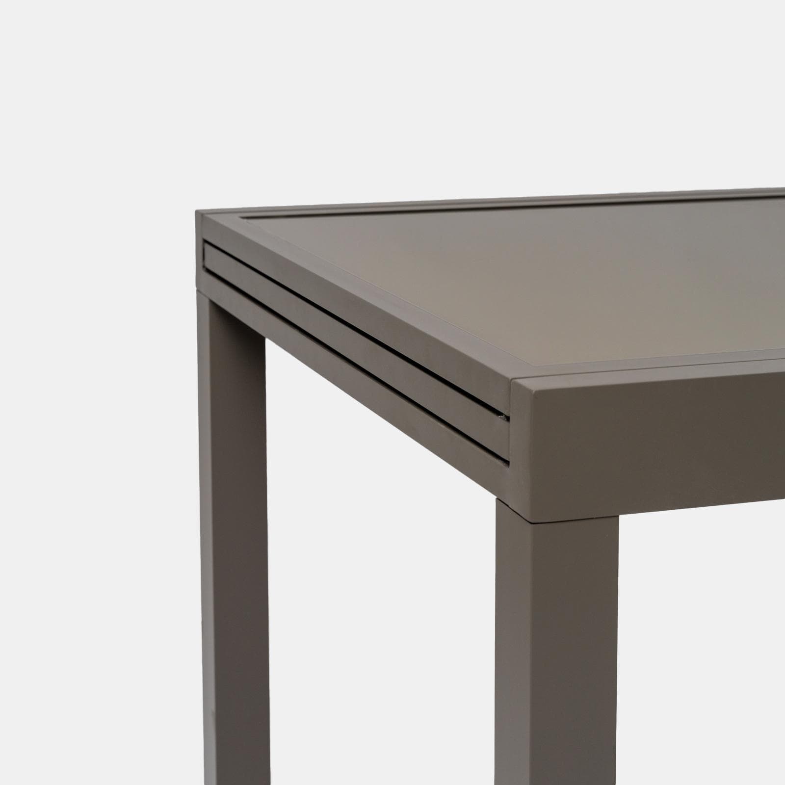Tavolo da esterno allungabile 135/270x90 cm in alluminio tortora con top in vetro - Carioca