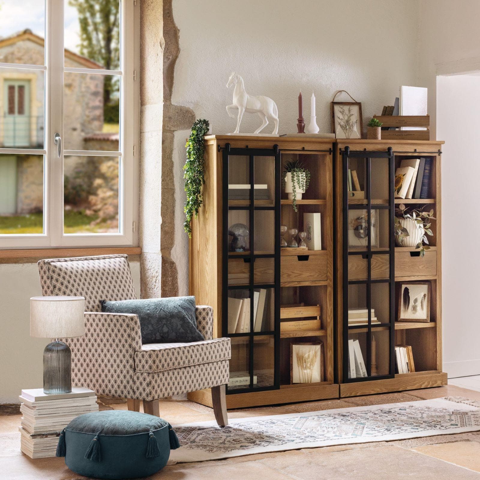 Libreria 80x150h cm in legno impiallacciato in abete e metallo con 2 cassetti e anta scorrevole in vetro - Zelanda